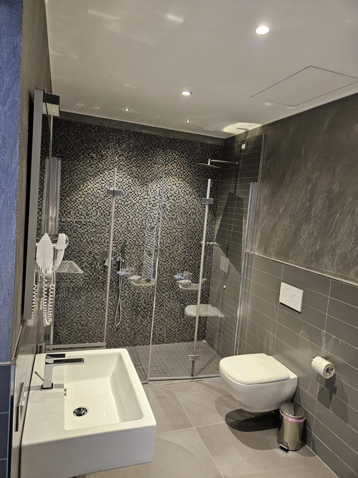 Prima Fila Premium Guest House Санремо Екстер'єр фото